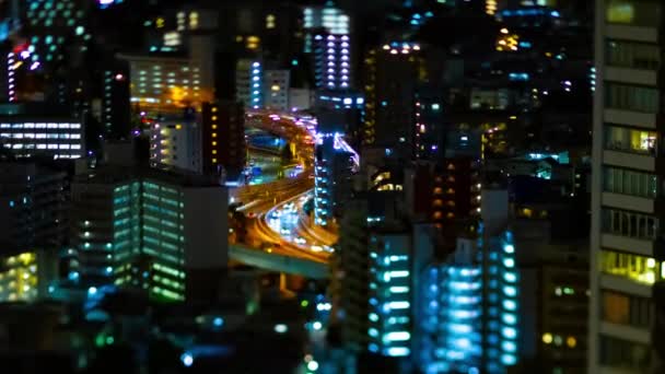 Un lapso de tiempo nocturno de la autopista en la ciudad urbana de Tokio tiltshift zoom — Vídeo de stock