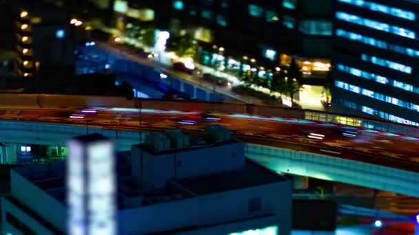 Sebuah malam tiLapse jalan raya di kota perkotaan di Tokyo tiltshift zoom — Stok Video