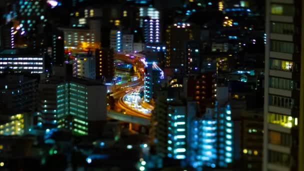 Μια νύχτα timelapse της εθνικής οδού στην αστική πόλη στο Τόκιο tiltshift — Αρχείο Βίντεο