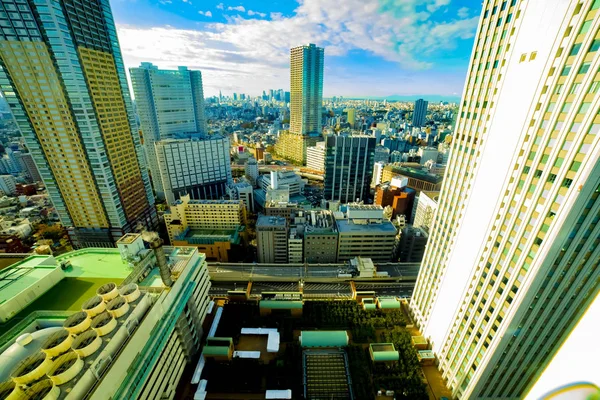 Een rijweg bij de stedelijke stad in Tokio breed schot — Stockfoto