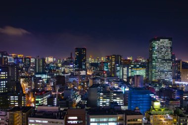 Tokyo 'daki şehir merkezinde bir gece manzarası.