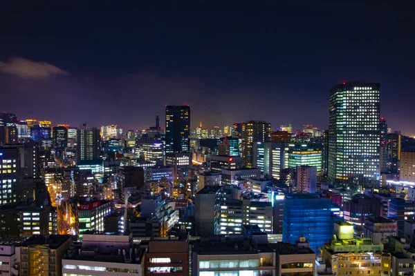Un paesaggio urbano notturno nella città urbana di Tokyo — Foto Stock