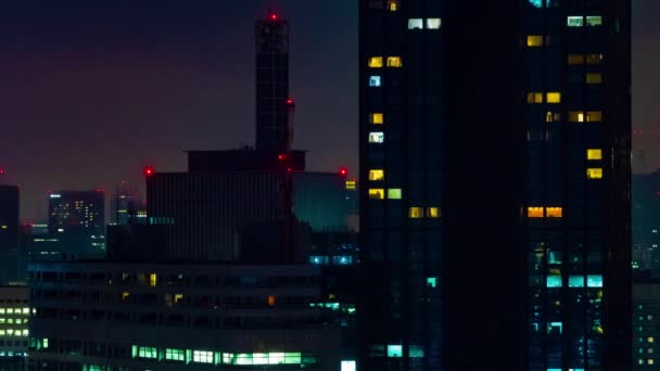 En natt timelapse av stadsbilden på den urbana staden i Tokyo långskott panorering — Stockvideo