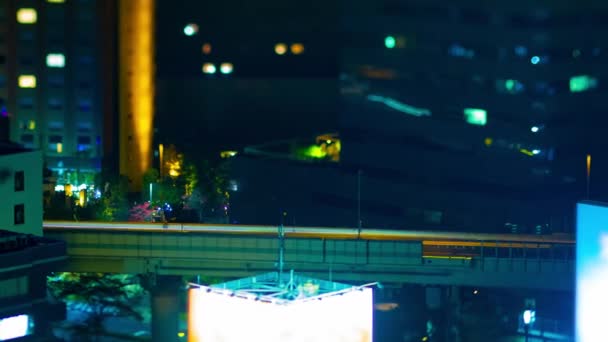 Tokyo 'daki şehir merkezinde gece vardiyasındaki otoyolun zamanlaması — Stok video
