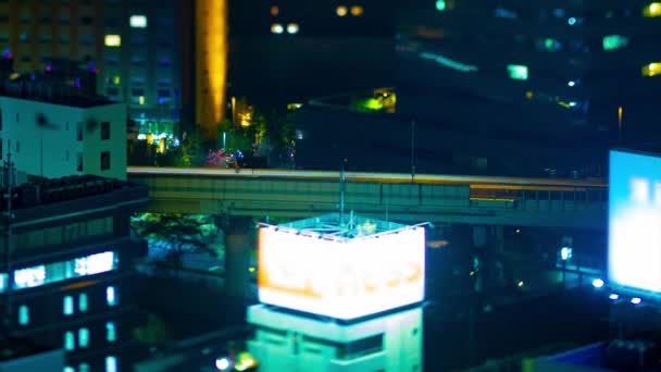 Un timelapse notturno dell'autostrada alla città urbana di Tokyo tiltshift — Video Stock