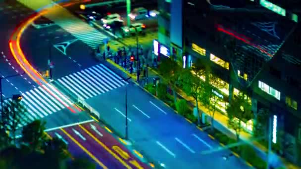 Un timelapse de la noche de la calle en la ciudad urbana en Tokio tiltshift basculante — Vídeo de stock