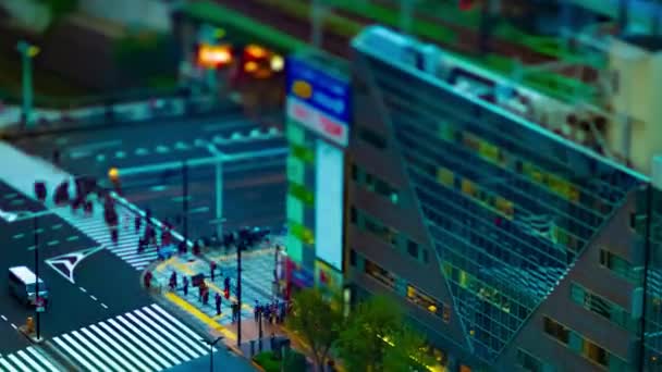 Ein Zeitraffer der Straße in der Stadt im Tokyo-Hochwinkel-Tiltshift-Zoom — Stockvideo