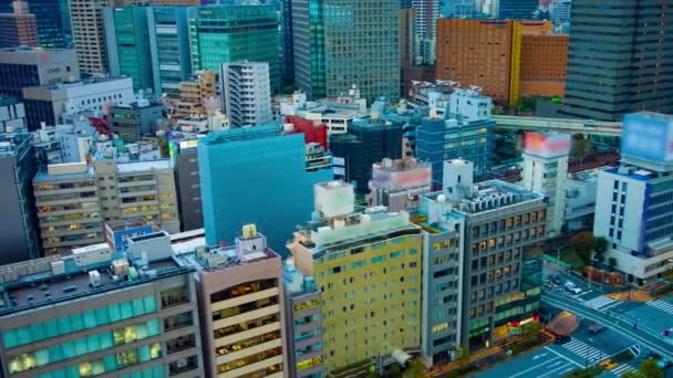 Včas ulice v městském městě v Tokiu vysoký úhel široký záběr pánve — Stock video