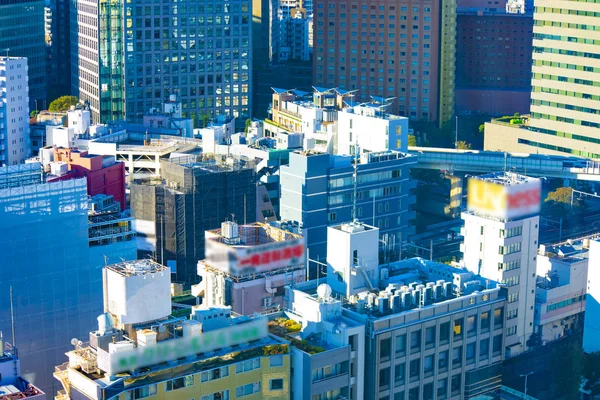 Een rijweg straat op de stedelijke stad in Tokio lange shot hoge hoek — Stockfoto