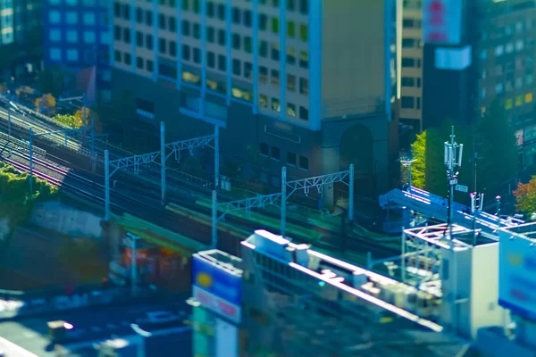 Uma ferrovia da cidade em Tóquio tiltshift de alto ângulo — Fotografia de Stock