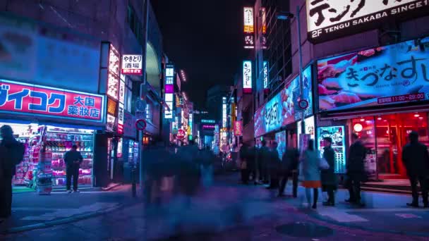 Нічний таймляпс неонової вулиці в центрі міста Сіндзюку, Токіо, широкий постріл. — стокове відео