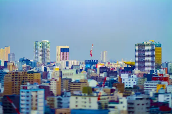 Kraan aan de bovenkant van het gebouw in Tokyo tiltshift — Stockfoto