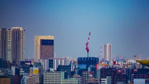 Uma cronologia de guindastes em movimento no topo do edifício em Tóquio tiro longo panning — Vídeo de Stock