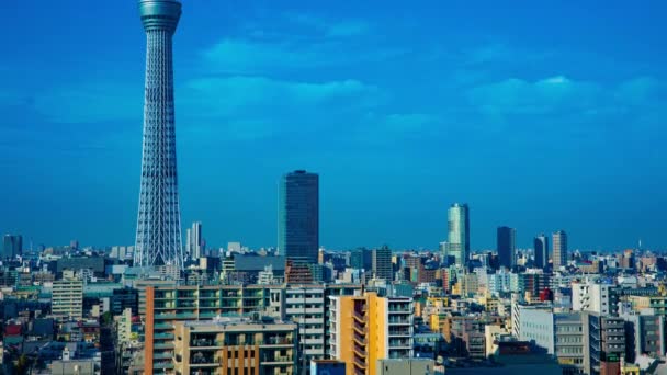 Een timelapse nabij Tokio lucht boom bij de stedelijke stad in Tokio lange schot tilt — Stockvideo