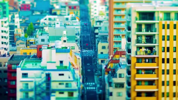 Временной снимок миниатюрного городского пейзажа в городе Токио с высоким углом зума — стоковое видео