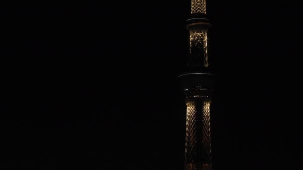 A night Tokyo sky tree at the urban city in Tokyo long shot — Stock Video