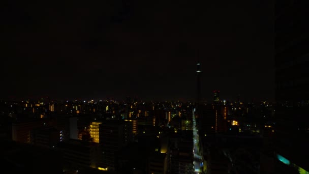 Ein Zeitraffer im Morgengrauen an der städtischen Straße in Tokio Weitwinkelaufnahme — Stockvideo