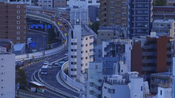 Una carretera en la ciudad urbana de Tokio gran angular de tiro largo — Vídeo de stock