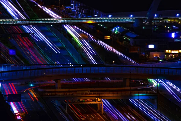 Uma estrada noturna na cidade urbana de Tóquio tiro no escuro — Fotografia de Stock