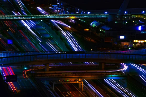 Uma estrada noturna na cidade urbana de Tóquio tiro no escuro — Fotografia de Stock