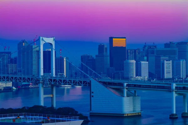 En gryning av bron motorvägen vid bukten området i Tokyo långskott — Stockfoto