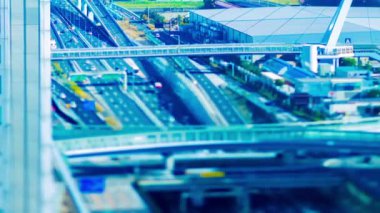 Tokyo kentindeki mini otoyolun zaman çizelgesi. Eğim vardiyası.