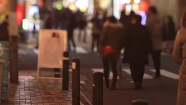 Walking people at the neon town in Shinbashi Tokyo at night long shot handheld — Stock Video