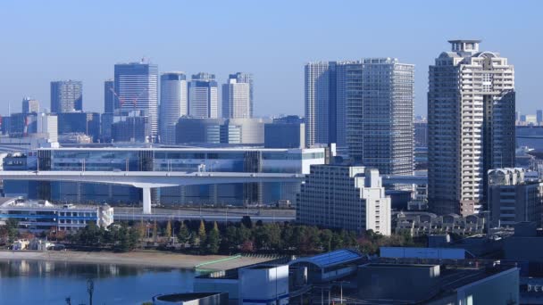 Moving cars on the highway at the urban city in Tokyo long shot — Stock Video