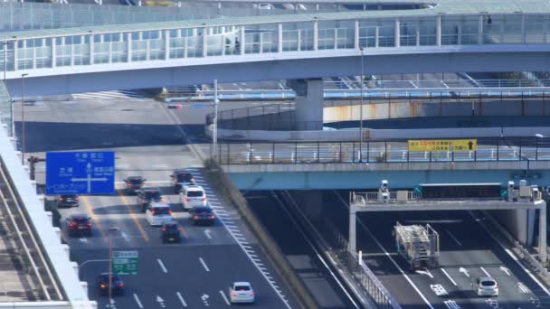 Movendo carros na estrada na cidade urbana de Tóquio tiro no escuro — Vídeo de Stock