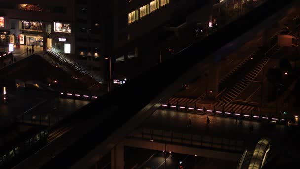 Nachtzug auf der Strecke Yurikamome in Tokio — Stockvideo