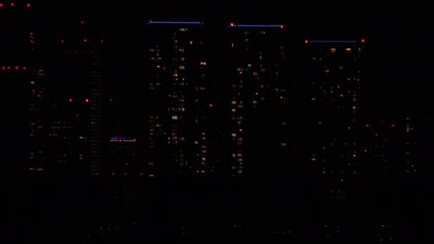 Ночной городской пейзаж в городе Токио длинный выстрел — стоковое видео