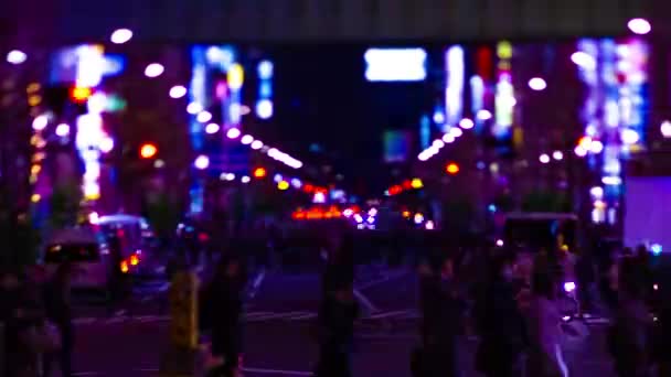 En natt timelapse av neon gatan i centrum i Akihabara Tokyo långskott panorering — Stockvideo