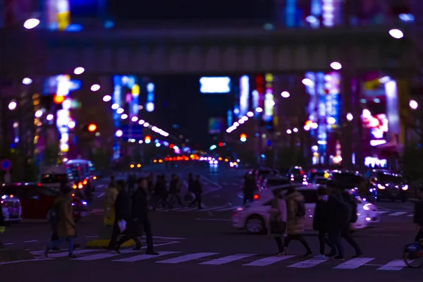 아키하바라 시내의 네온 거리에서 밤을 보내며 도쿄에서 긴 샷 — 스톡 사진