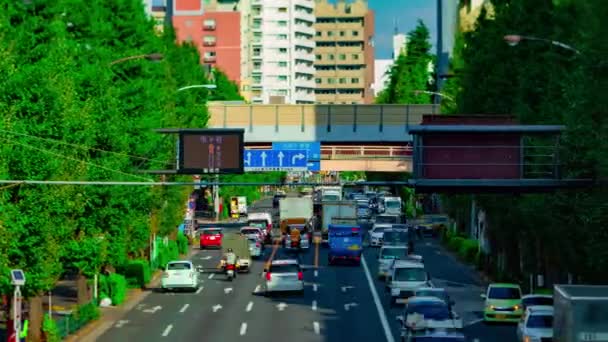 Un timelapse di strada cittadina in miniatura a Oume Avenue a Tokyo durante il giorno tiltshift panning — Video Stock