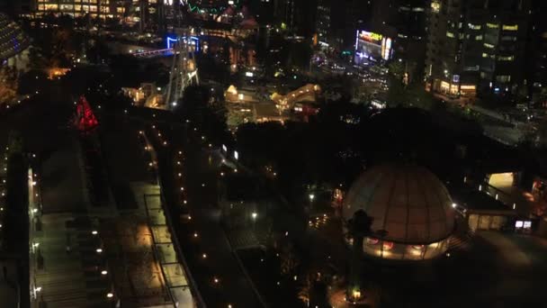 Un paesaggio urbano da caduta ascensore presso la città urbana di Tokyo grandangolo colpo alto — Video Stock