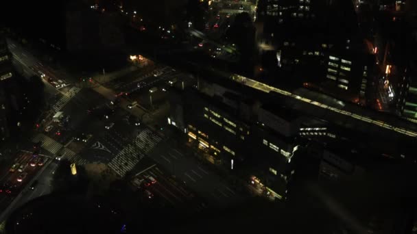 Un paisaje urbano desde el ascensor que cae en la ciudad urbana de Tokio gran angular plano — Vídeos de Stock