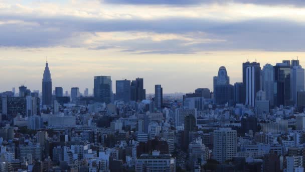 Un paisaje urbano panorámico al atardecer en la ciudad urbana de Tokio — Vídeos de Stock