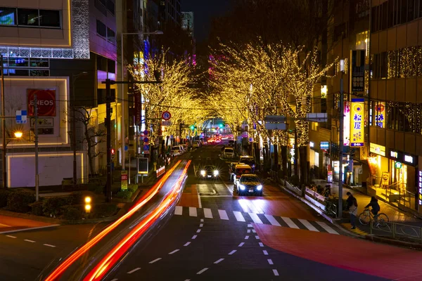 Shibuya Tokyo şehir merkezinde aydınlatılmış bir gece. — Stok fotoğraf