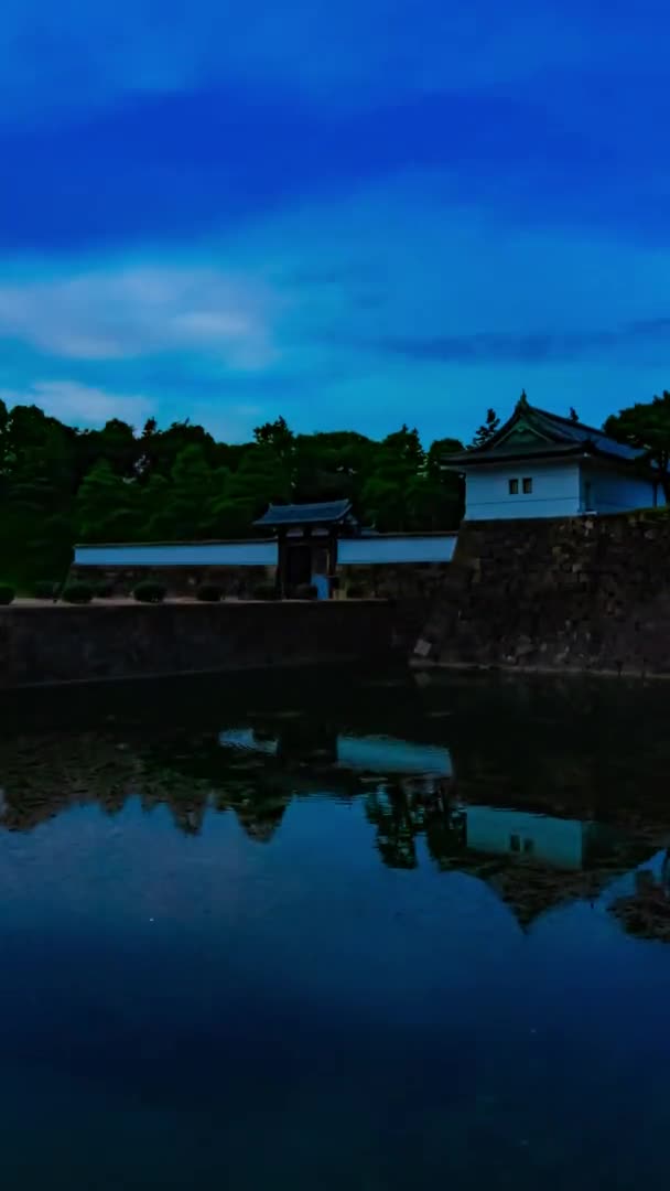 Un crépuscule timelapse au palais impérial de Tokyo plan vertical inclinaison — Video