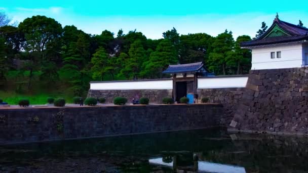 Uma cronologia do crepúsculo no palácio imperial em Tóquio zoom de tiro largo — Vídeo de Stock