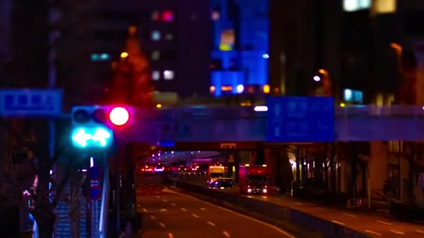 Uma cronologia noturna da rua de néon em miniatura em Shibuya tiltshift inclinando — Vídeo de Stock