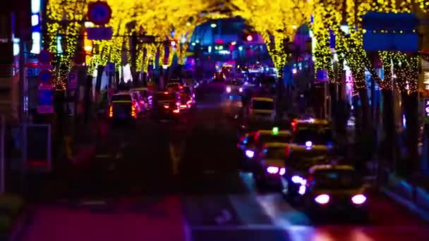 Un timelapse notturno della strada miniatura illuminata in Shibuya tiltshift panning — Video Stock