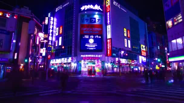 Μια νύχτα timelapse του δρόμου στο κέντρο της πόλης νέον σε Shinbashi Τόκιο ευρεία κλίση — Αρχείο Βίντεο