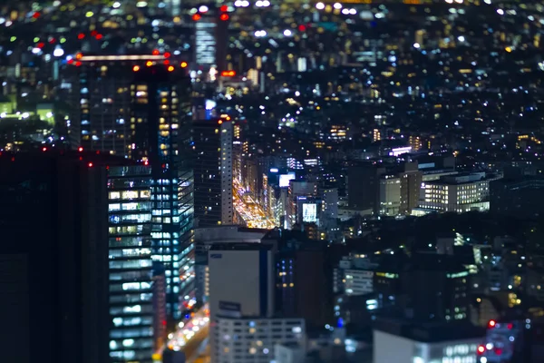 Noční miniaturní dálnice v městském městě v Tokiu s vysokým úhlem náklonu — Stock fotografie
