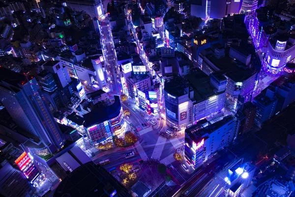 Uma noite neon cidade em Shibuya Tóquio grande ângulo de tiro — Fotografia de Stock