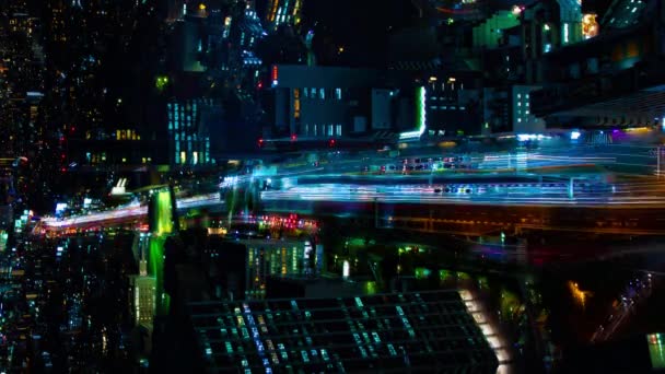 En natt timelapse av motorvägen i Shibuya Tokyo hög vinkel vertikal skott — Stockvideo