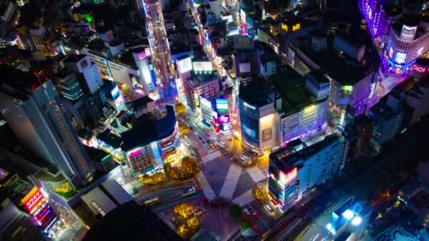 En natt timelapse av neon staden i Shibuya korsar hög vinkel vidsträckt lutning — Stockvideo