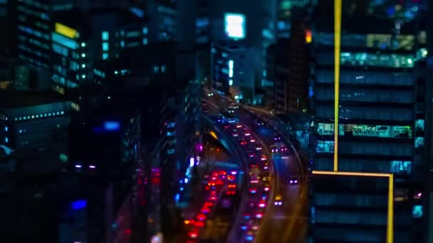Noční čas miniaturní dálnice v městském městě v Tokiu s vysokým úhlem naklonění hovno zoom — Stock video