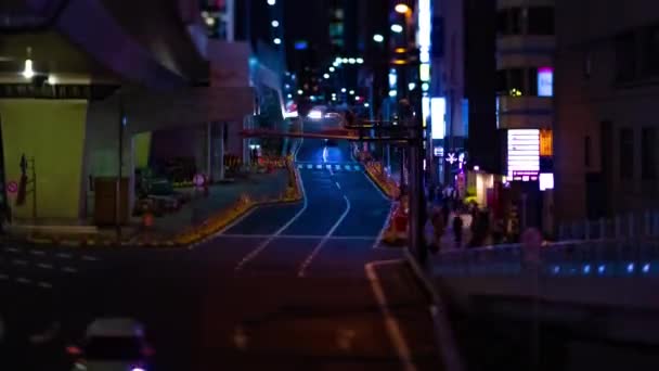 Un timelapse nocturno de la calle de neón en miniatura en Shibuya Tokyo tiltshift basculante — Vídeo de stock