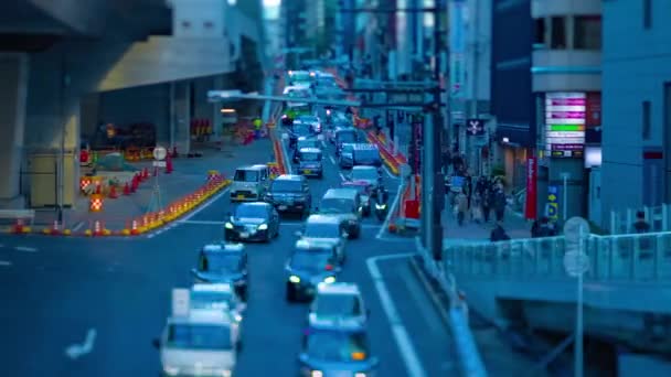 En timelapse av miniatyr urban city street i Shibuya Tokyo dagtid tiltshift panorering — Stockvideo